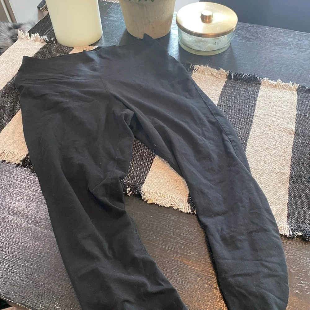 Old Navy Black Extra High Rise Crop Leggings with side leg Ruching Womens Sz XL - Picture 3 of 4